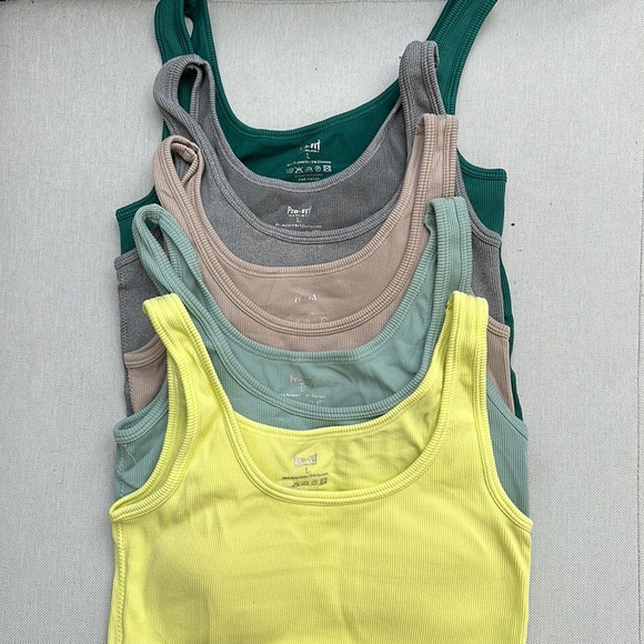 Basic top with padding included - Picture 1 of 6